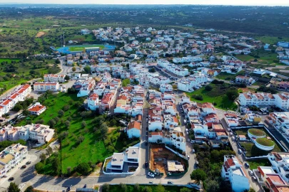 Moradia T3 para Venda em Estômbar e Parchal