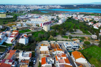 Moradia T3 para Venda em Estômbar e Parchal