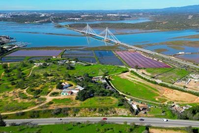 Terreno para Venda em Estômbar e Parchal