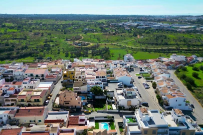 Terreno para Venda em Estômbar e Parchal