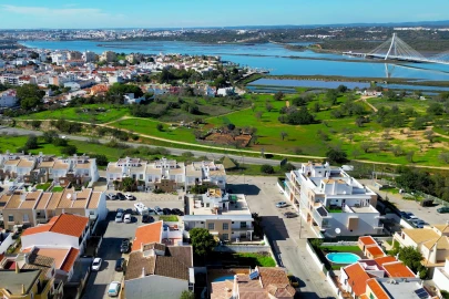 Terreno para Venda em Estômbar e Parchal