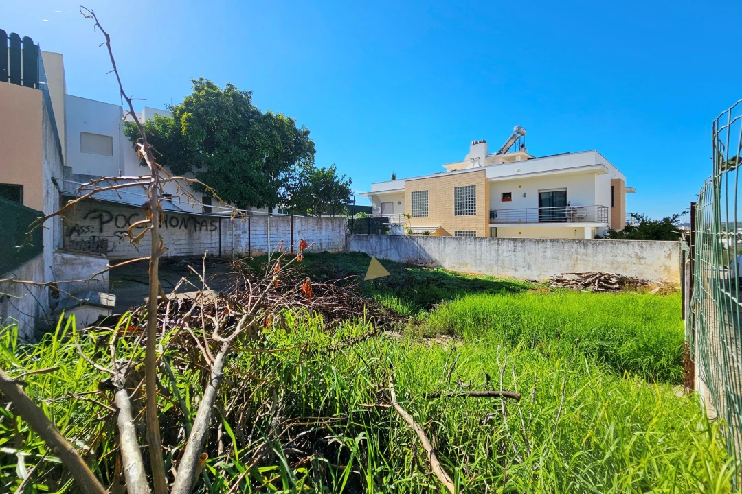 Terreno para Venda em Estômbar e Parchal Foto 1