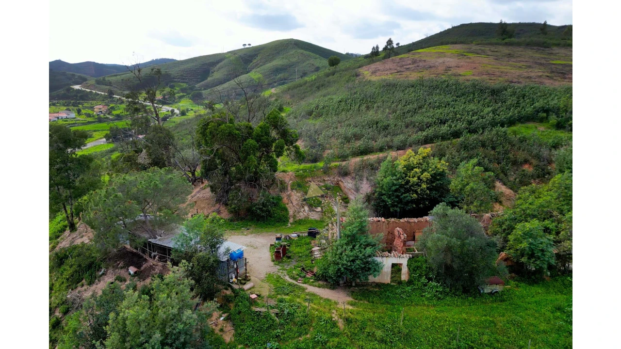 Quinta T2 para Venda em Alferce Foto 12