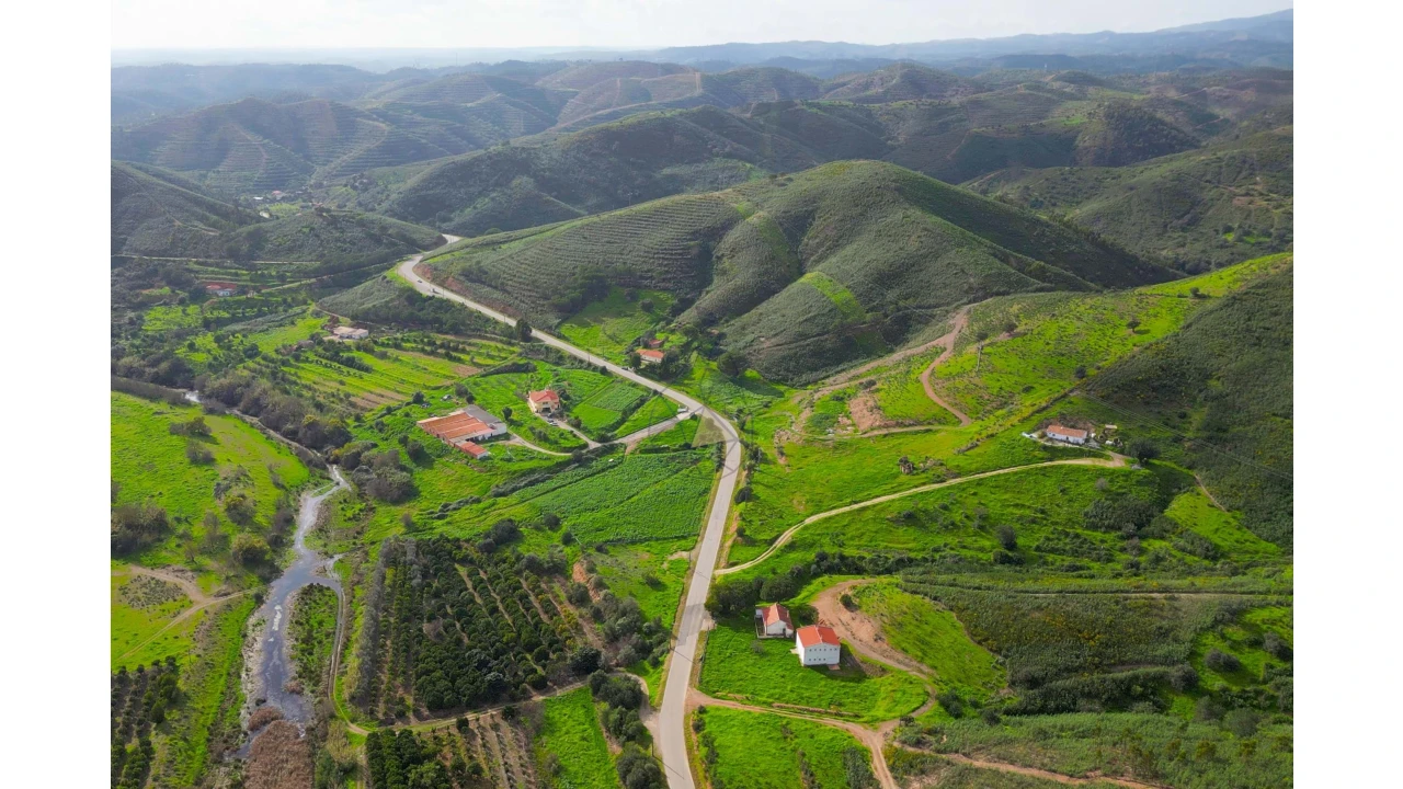 Quinta T2 para Venda em Alferce Foto 17