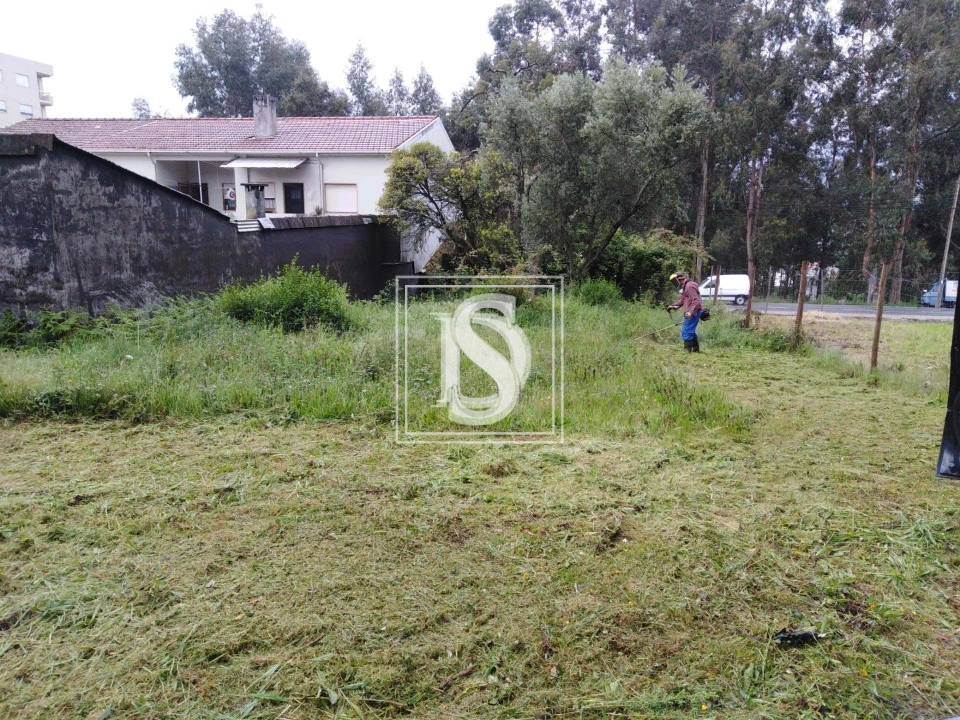 Terreno para Venda em Fânzeres e São Pedro da Cova Foto 10
