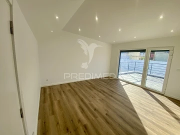 Moradia T3 para Venda em Charneca de Caparica e Sobreda