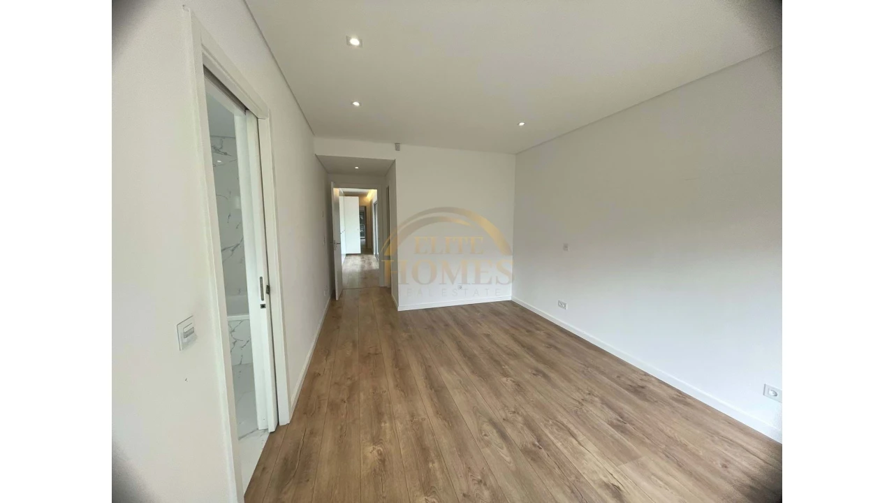 Moradia T4 para Venda em Costa da Caparica Foto 18