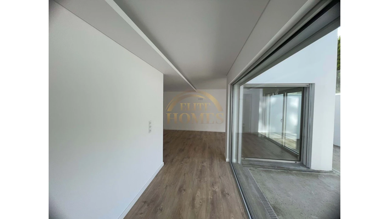 Moradia T4 para Venda em Costa da Caparica Foto 48