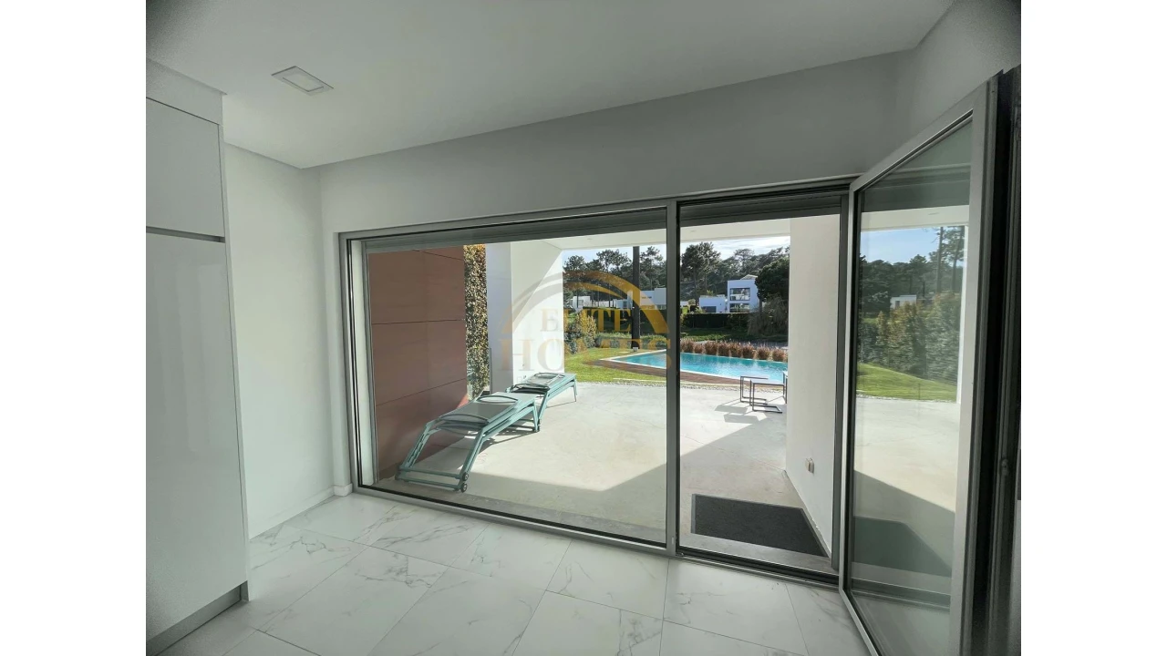 Moradia T4 para Venda em Costa da Caparica Foto 9