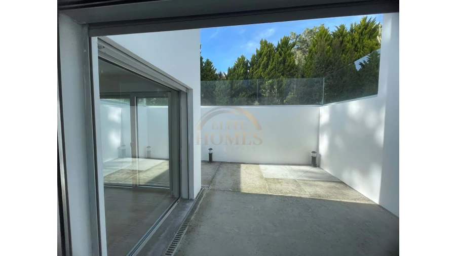 Moradia T4 para Venda em Costa da Caparica Foto 46