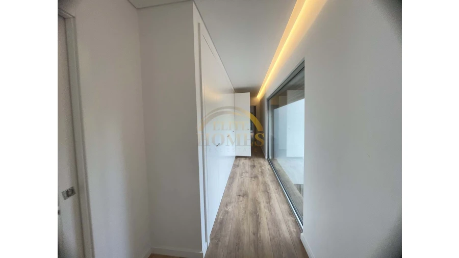 Moradia T4 para Venda em Costa da Caparica Foto 32