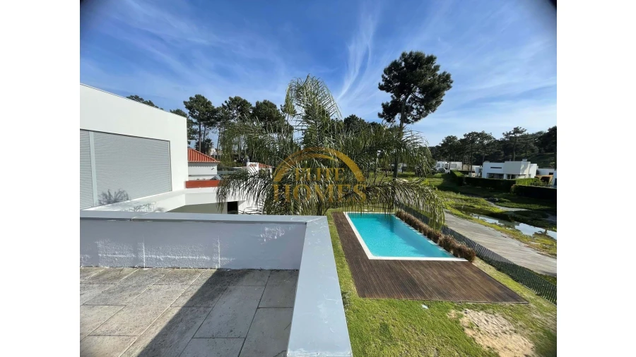 Moradia T4 para Venda em Costa da Caparica Foto 27