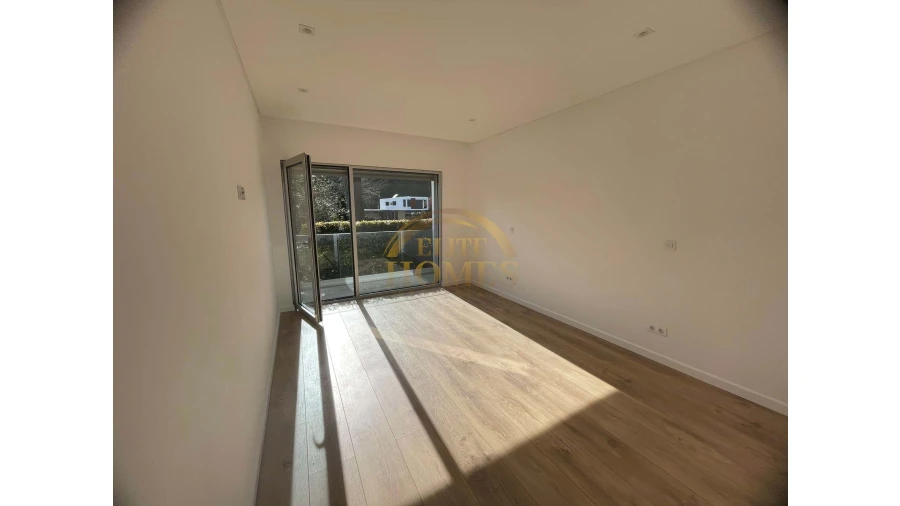 Moradia T4 para Venda em Costa da Caparica Foto 14