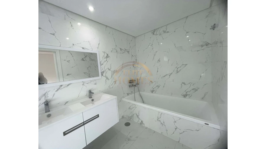 Moradia T4 para Venda em Costa da Caparica Foto 42