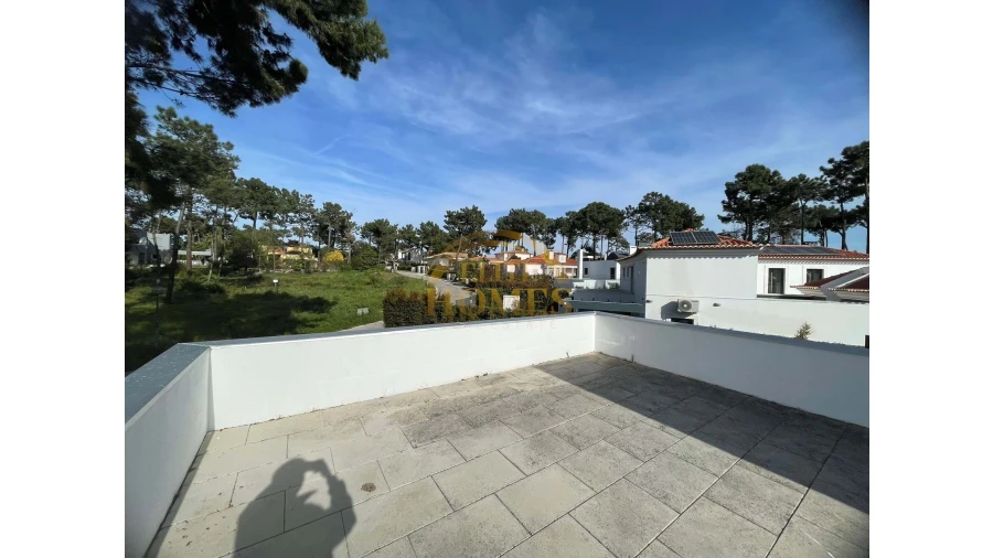 Moradia T4 para Venda em Costa da Caparica Foto 38
