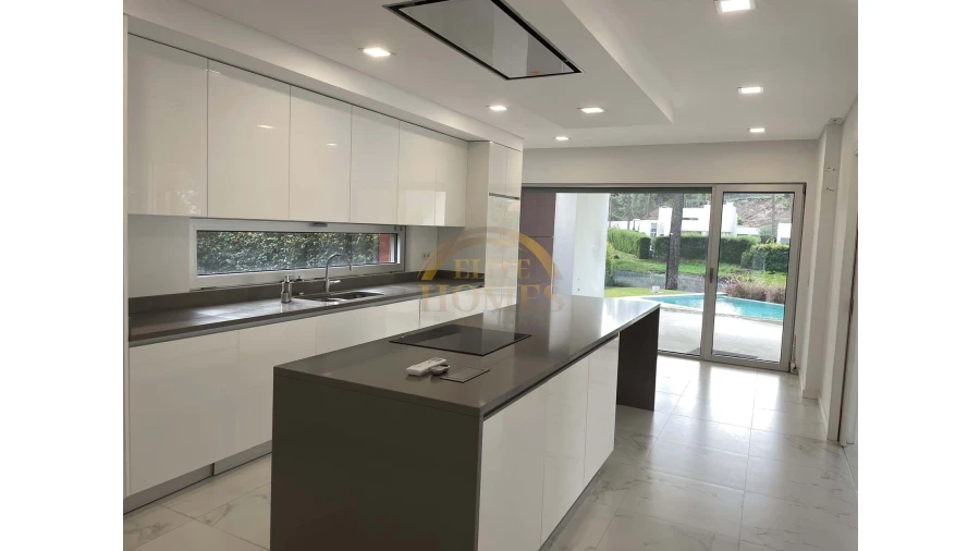 Moradia T4 para Venda em Costa da Caparica Foto 10