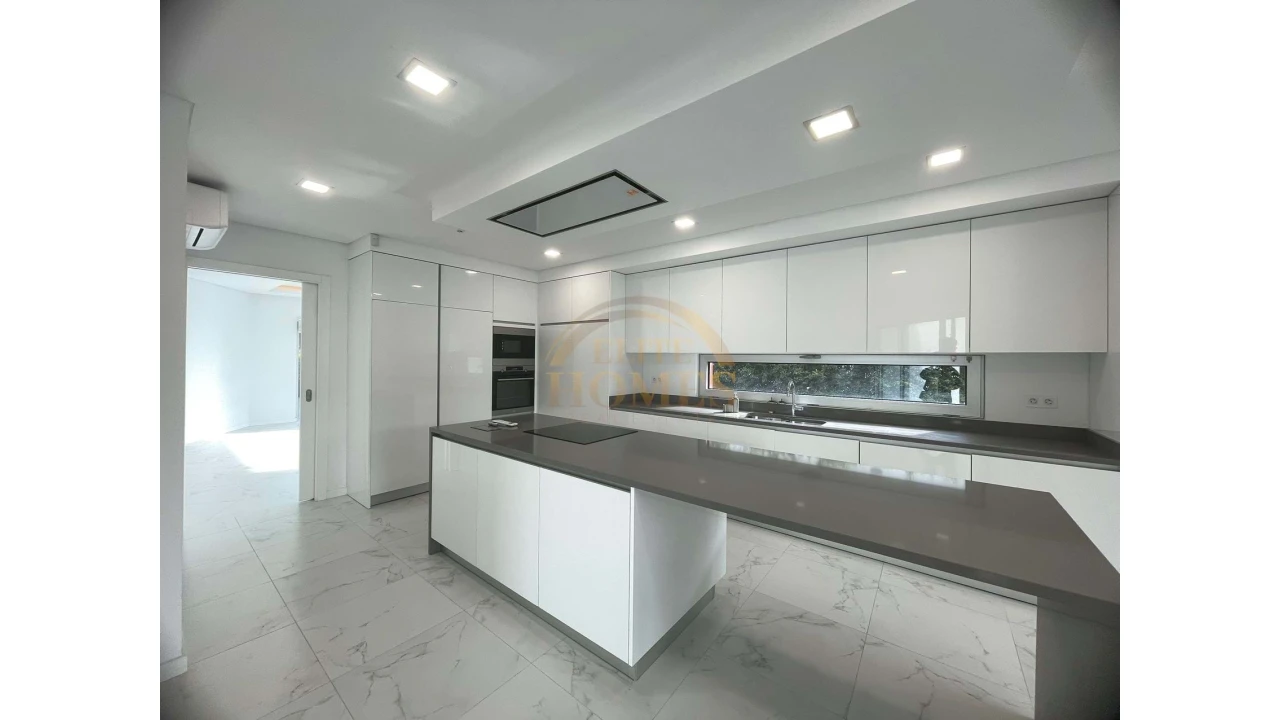 Moradia T4 para Venda em Costa da Caparica Foto 11