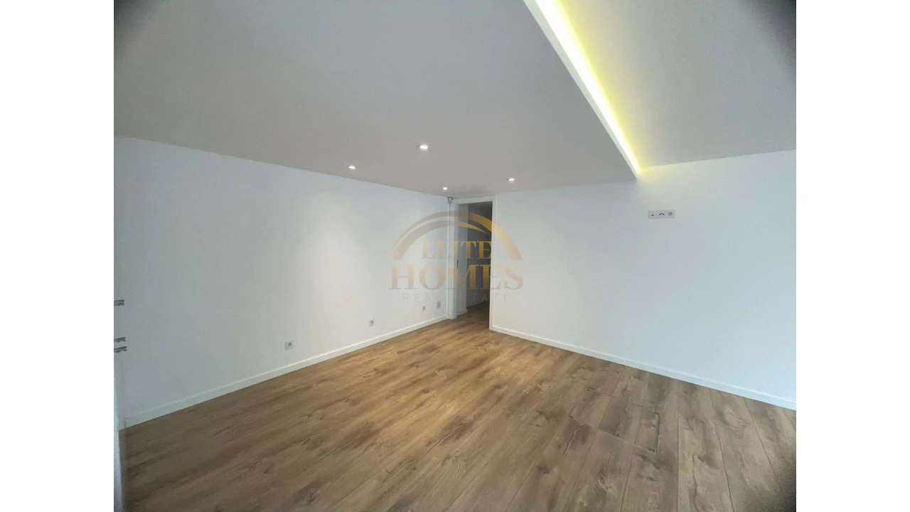 Moradia T4 para Venda em Costa da Caparica Foto 51