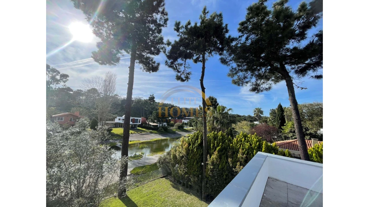 Moradia T4 para Venda em Costa da Caparica Foto 34