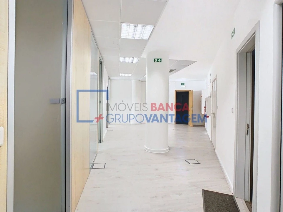 Escritório para Arrendamento em São Domingos de Benfica Foto 5