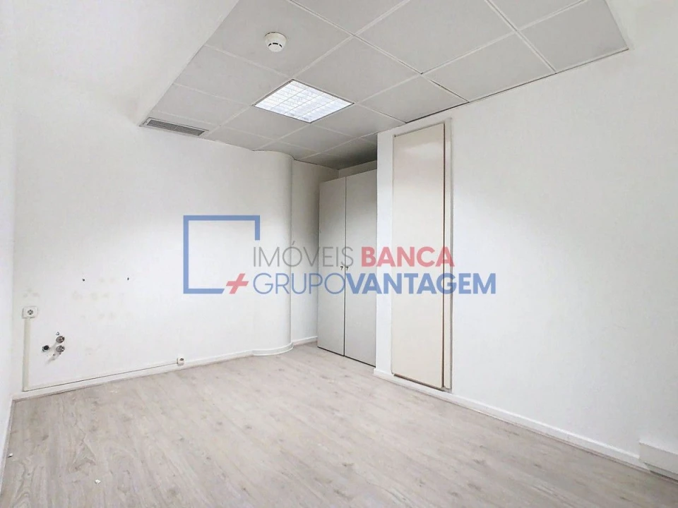 Escritório para Arrendamento em São Domingos de Benfica Foto 6