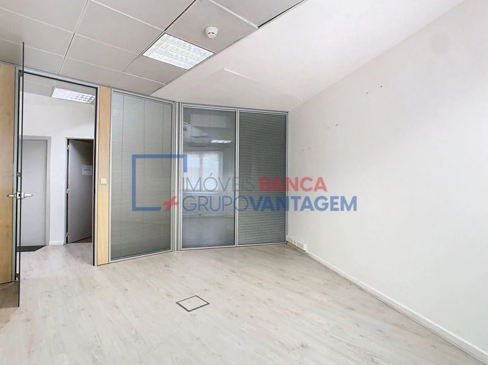 Escritório para Arrendamento em São Domingos de Benfica Foto 8