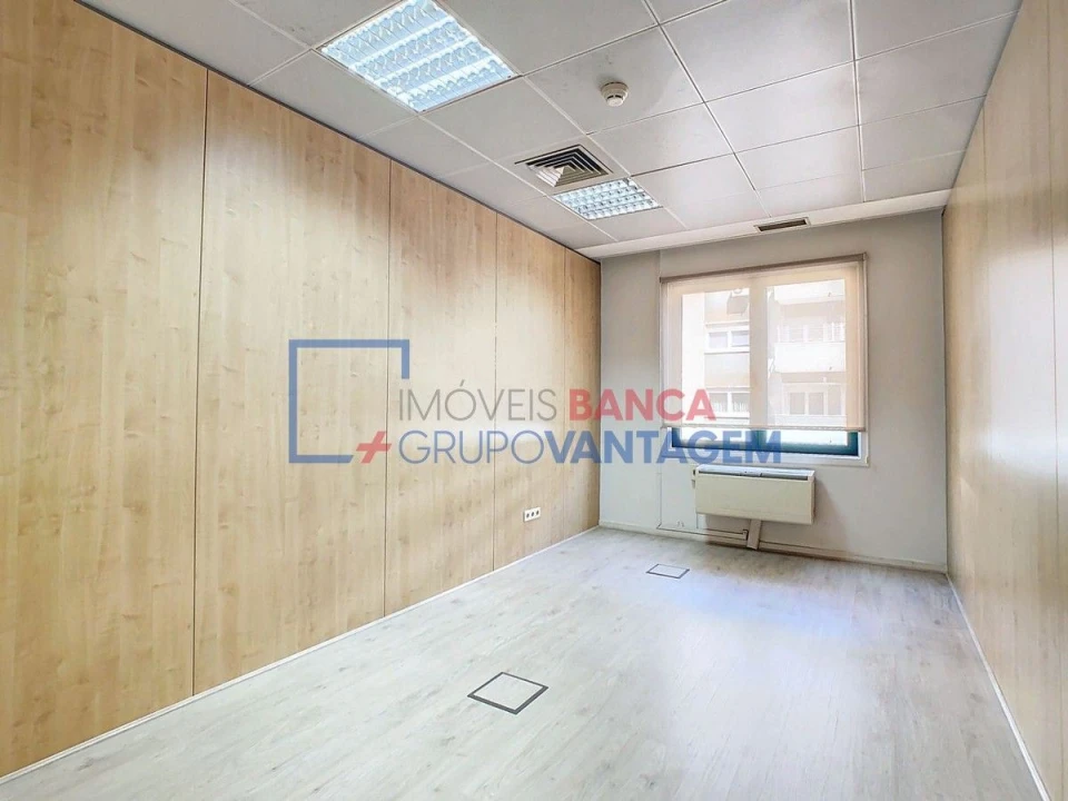 Escritório para Arrendamento em São Domingos de Benfica Foto 10