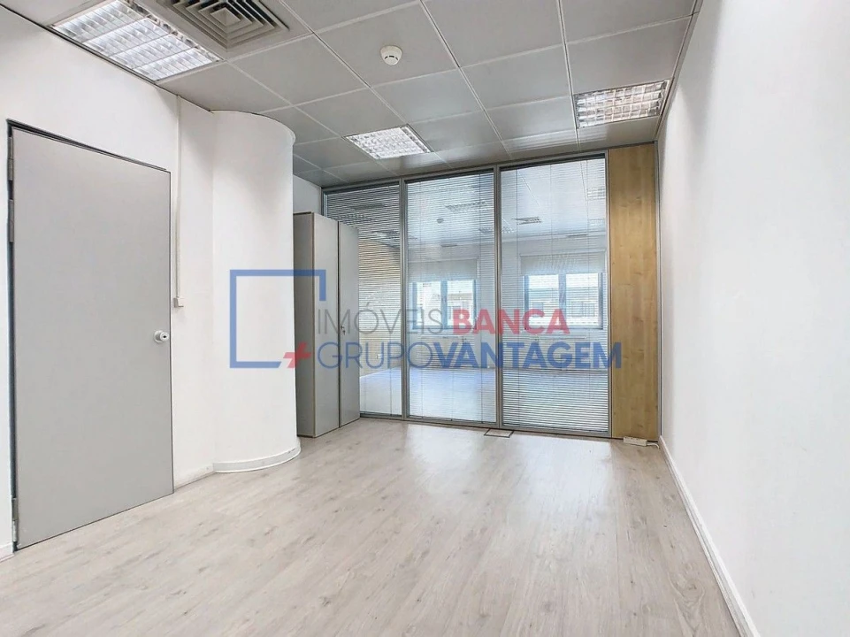 Escritório para Arrendamento em São Domingos de Benfica Foto 16