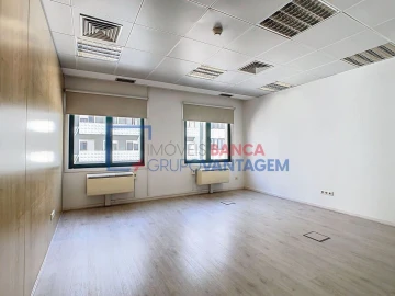 Escritório para Arrendamento em São Domingos de Benfica