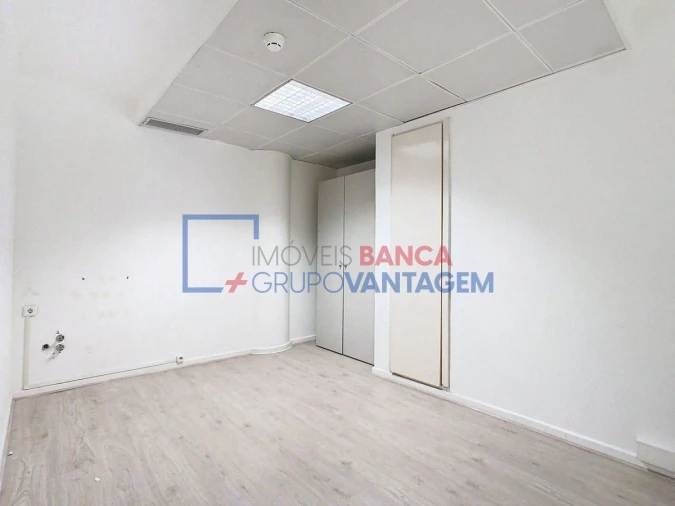 Escritório para Arrendamento em São Domingos de Benfica Foto 6