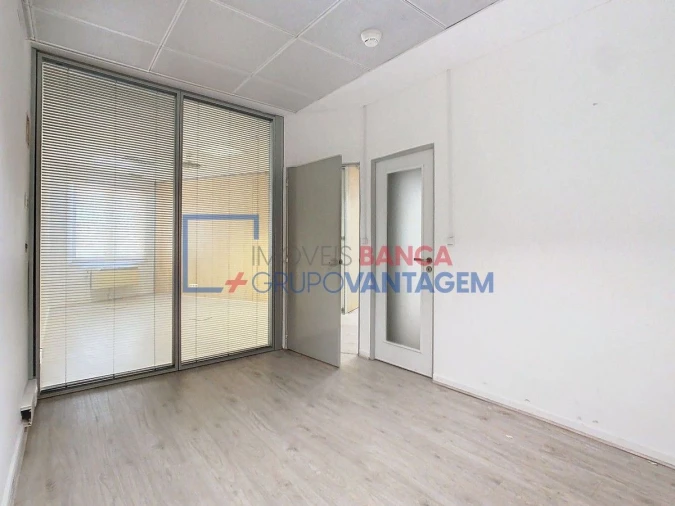 Escritório para Arrendamento em São Domingos de Benfica Foto 7