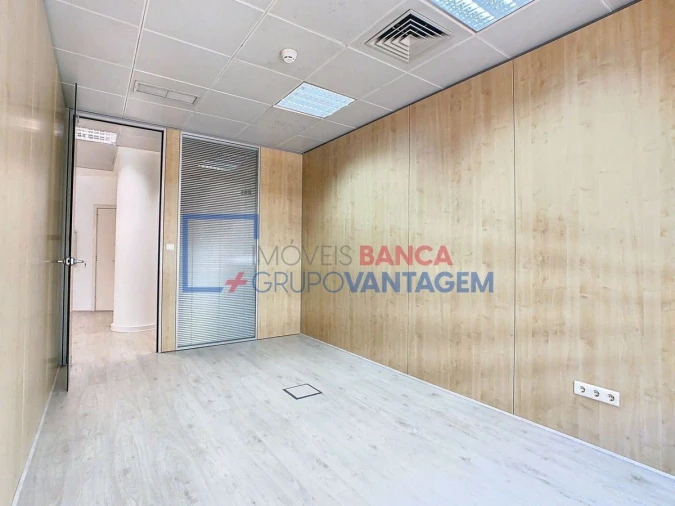 Escritório para Arrendamento em São Domingos de Benfica Foto 11