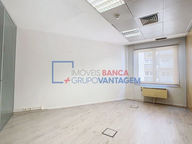 Escritório para Arrendamento em São Domingos de Benfica Foto 9