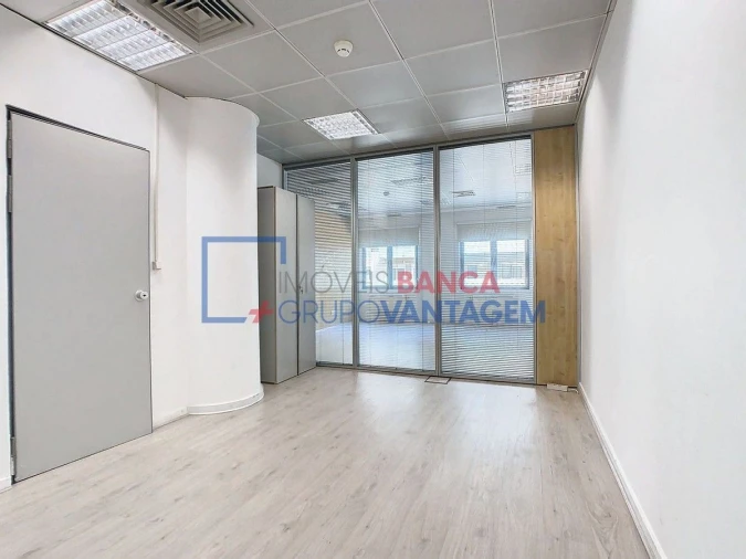 Escritório para Arrendamento em São Domingos de Benfica Foto 16