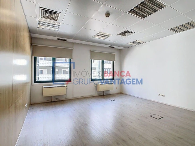 Escritório para Arrendamento em São Domingos de Benfica Foto 18