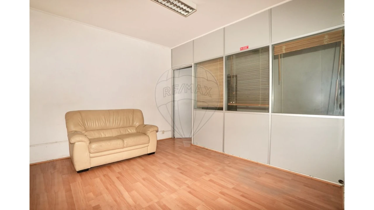 Armazém para Venda em Póvoa de Santa Iria e Forte da Casa Foto 8