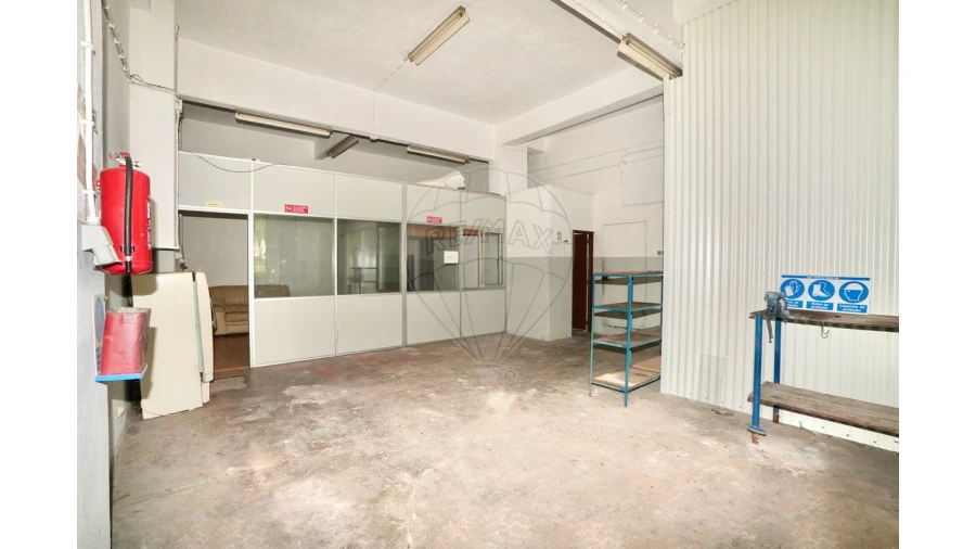 Armazém para Venda em Póvoa de Santa Iria e Forte da Casa Foto 3