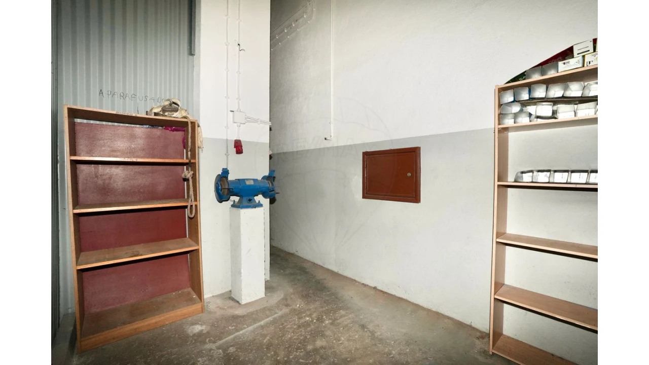 Armazém para Venda em Póvoa de Santa Iria e Forte da Casa Foto 12