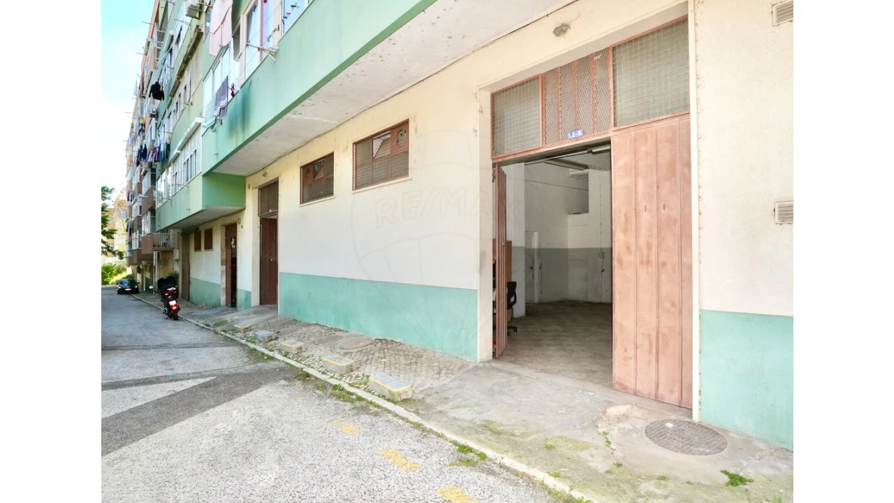 Armazém para Venda em Póvoa de Santa Iria e Forte da Casa Foto 1