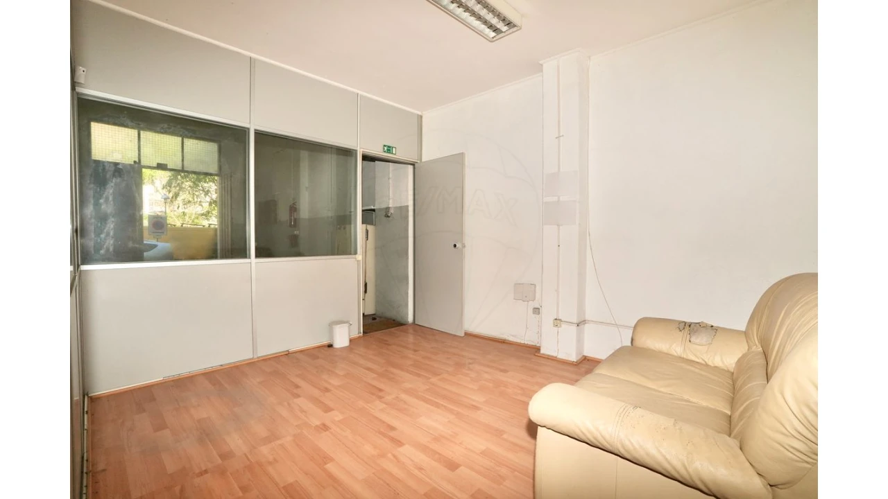 Armazém para Venda em Póvoa de Santa Iria e Forte da Casa Foto 8