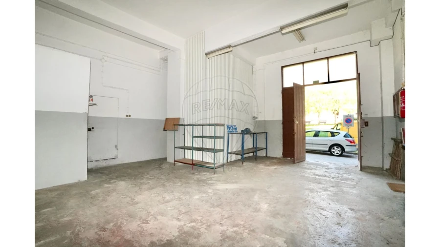 Armazém para Venda em Póvoa de Santa Iria e Forte da Casa Foto 4