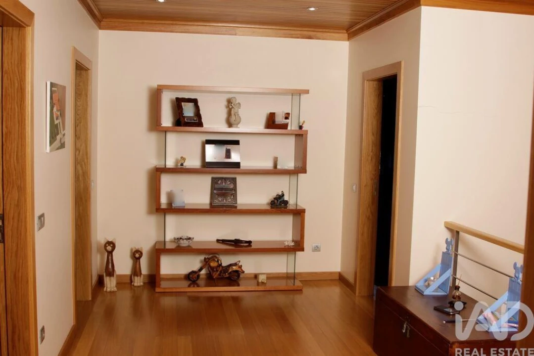 Moradia T4 para Venda em Lamas Foto 12