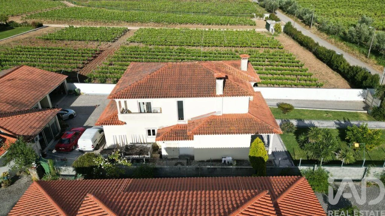 Moradia T4 para Venda em Lamas Foto 30