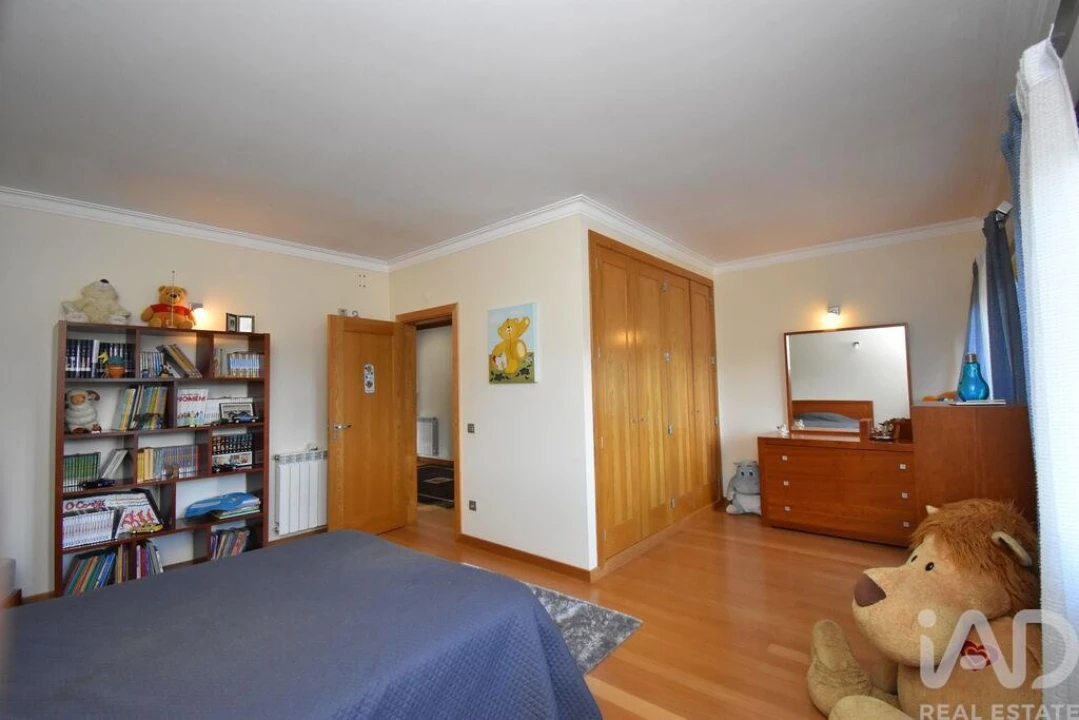 Moradia T4 para Venda em Lamas Foto 17