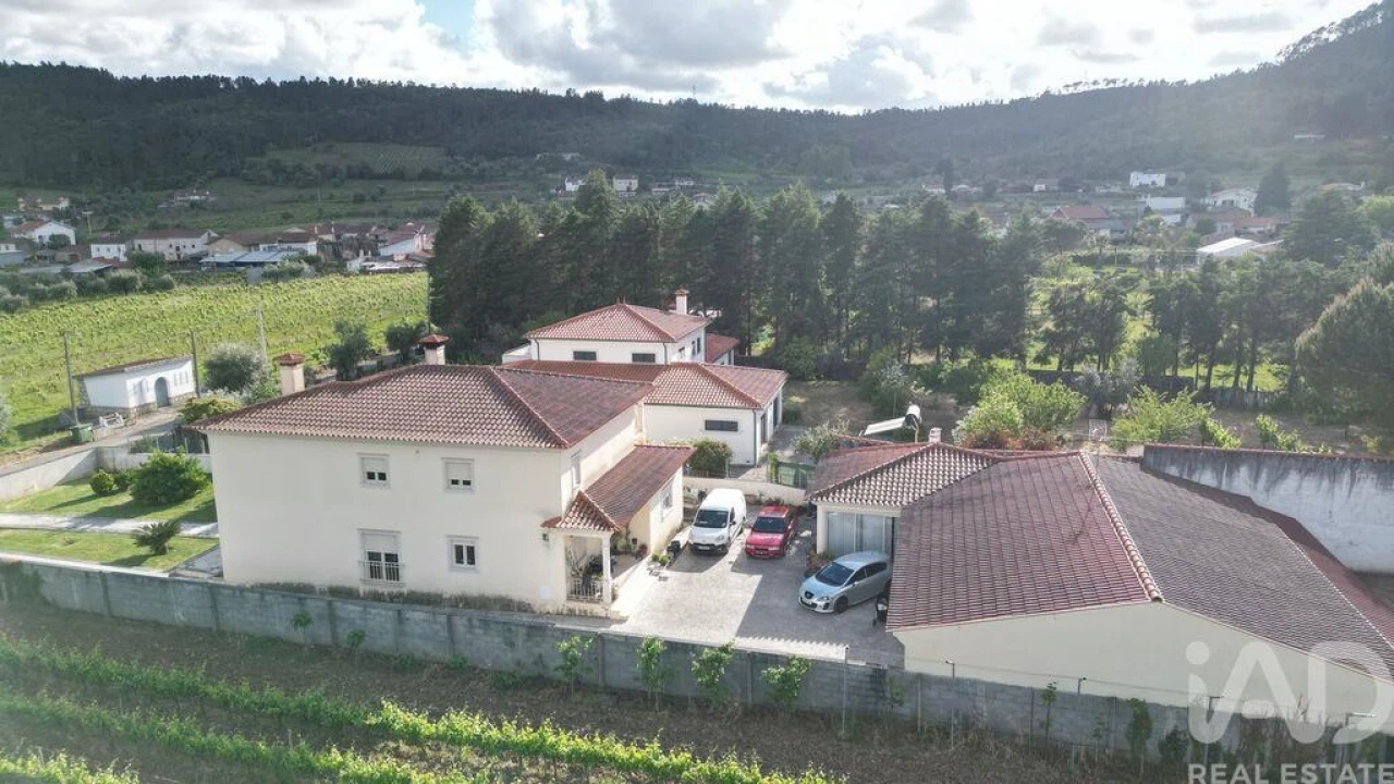 Moradia T4 para Venda em Lamas Foto 29