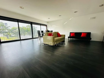 Moradia T5 para Venda em Barbacena e Vila Fernando