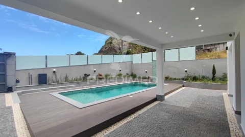 Moradia T4 para Venda em Machico