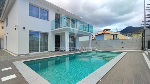 Moradia T4 para Venda em Machico