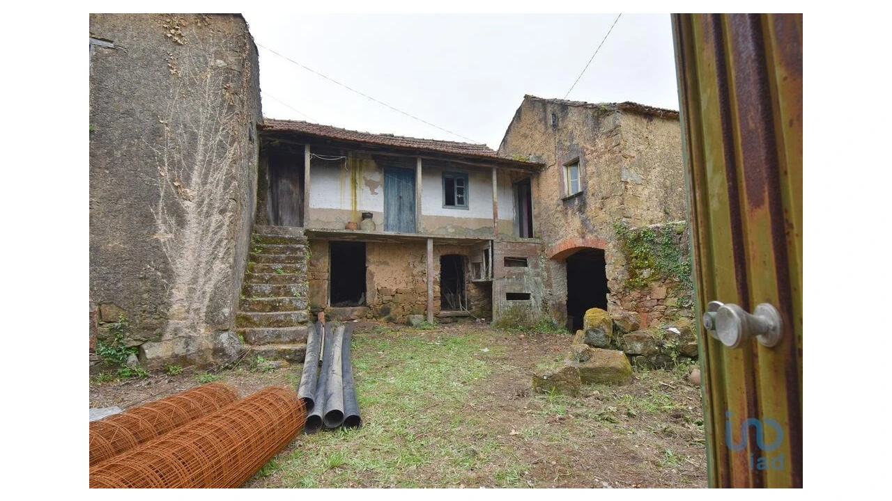 Moradia T4 para Venda em Vila Nova Foto 3