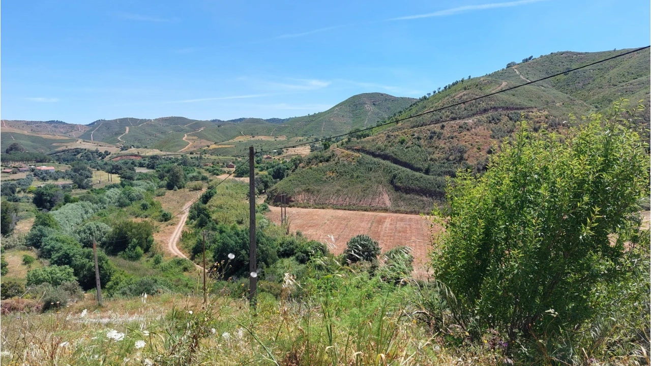 Quinta T2 para Venda em Alferce Foto 17